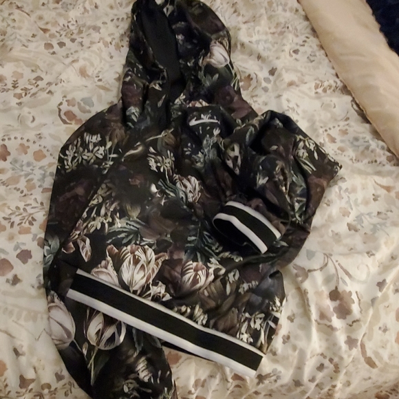New Nike Jacket with floral print and hood - Picture 4 of 4